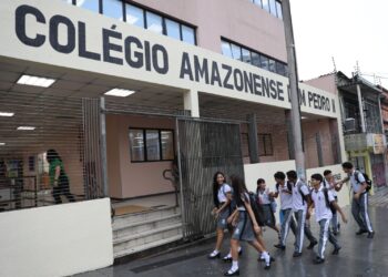 Alunos do Colégio Amazonense Dom Pedro II iniciam aulas em novo prédio