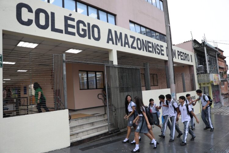 Alunos do Colégio Amazonense Dom Pedro II iniciam aulas em novo prédio