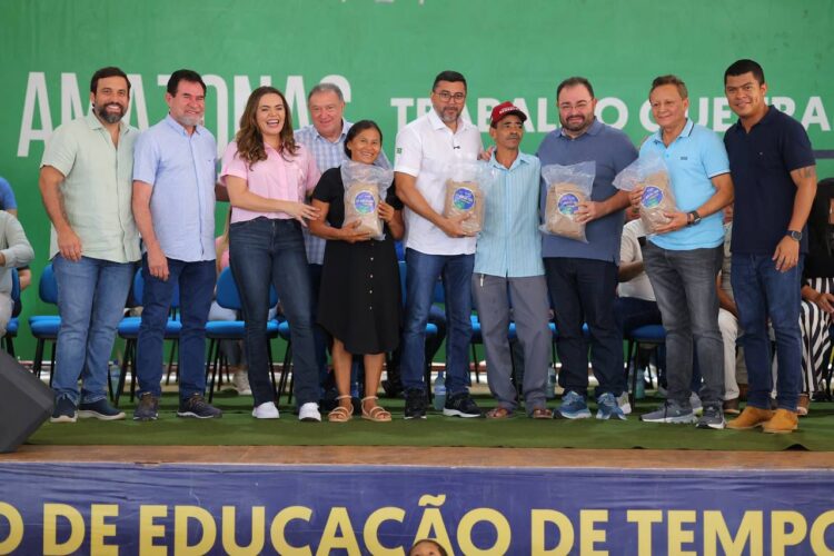 Em Boca do Acre e Pauini, Governador Wilson Lima reforça setor primário com implementos, insumos e documentos rurais