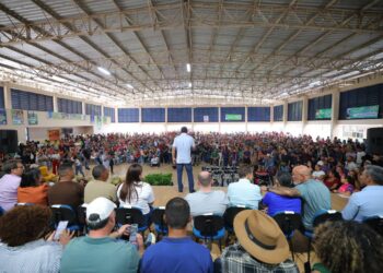 Governador Wilson Lima amplia ações sociais, inaugura fábrica de gelo e fortalece setor primário no Careiro Castanho
