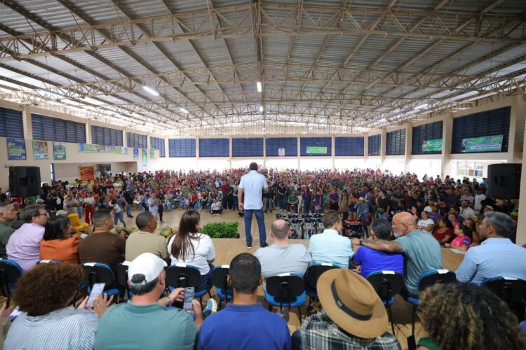 Governador Wilson Lima amplia ações sociais, inaugura fábrica de gelo e fortalece setor primário no Careiro Castanho