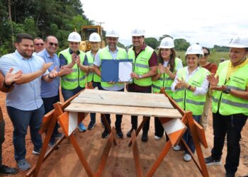 Governador Wilson Lima assina ordens de serviço para recuperação da AM-254 e obras do sistema viário em Autazes