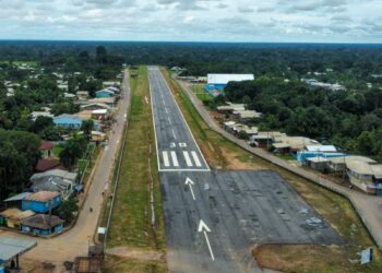 Governador Wilson Lima entrega pista de pouso reformada em Pauini