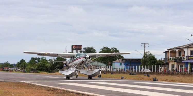 Governador Wilson Lima entrega pista de pouso reformada em Pauini