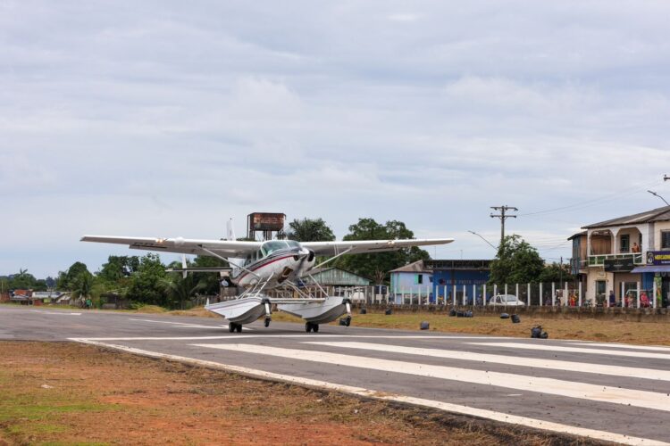 Governador Wilson Lima entrega pista de pouso reformada em Pauini
