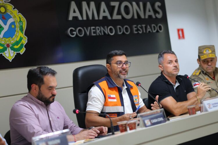 Governador Wilson Lima alinha ações estratégicas para enfretamento à cheia de 2026, durante reunião do Comitê Permanente de Enfrentamento a Eventos Climáticos e Ambientais