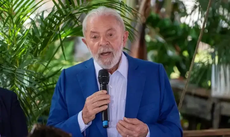 ‘Não podemos nos conformar com homens matando mulheres’, diz Lula – País