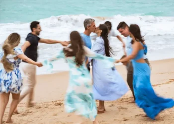 Filhos fazem ensaio fotográfico com mãe em câncer terminal durante última viagem em família – País