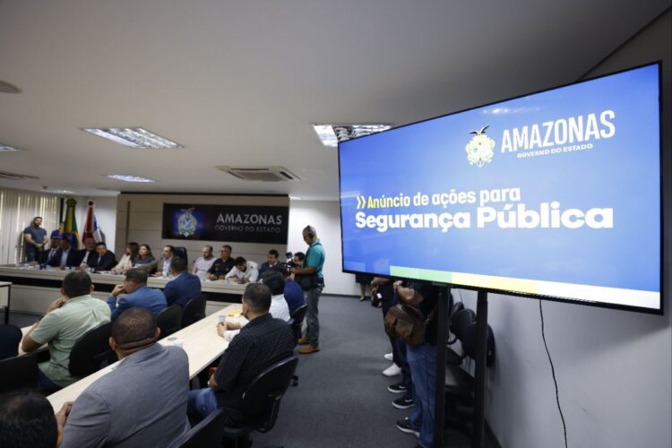 Mais de 14 mil servidores da Segurança terão reajuste de 4,14%, anuncia o governador interino Roberto Cidade