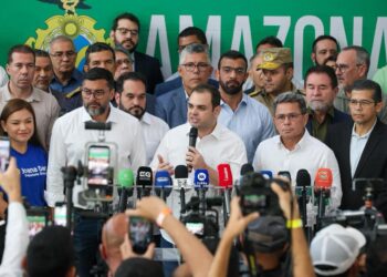 No primeiro dia à frente do Executivo, governador interino Roberto Cidade destaca estabilidade institucional e continuidade de projetos