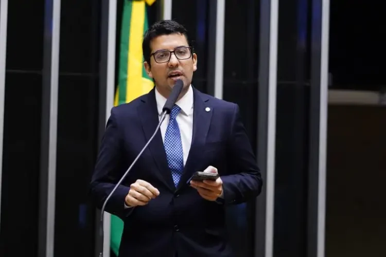 Deputado Marcelo Queiroz é alvo da PF em operação contra fraude em contratos de castração de animais – País