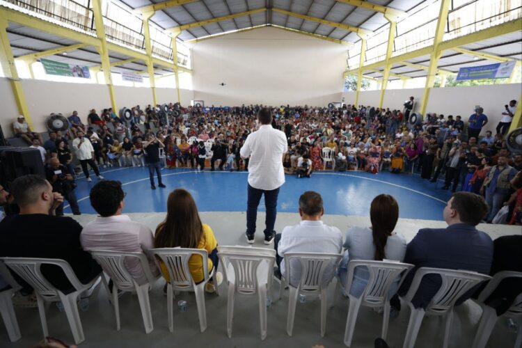 Governador Roberto Cidade entrega 800 títulos definitivos na zona norte e fortalece a política de regularização fundiária no Amazonas