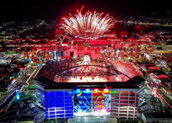 Entre a arena e as ruas, Parintins vive a maior festa da Amazônia