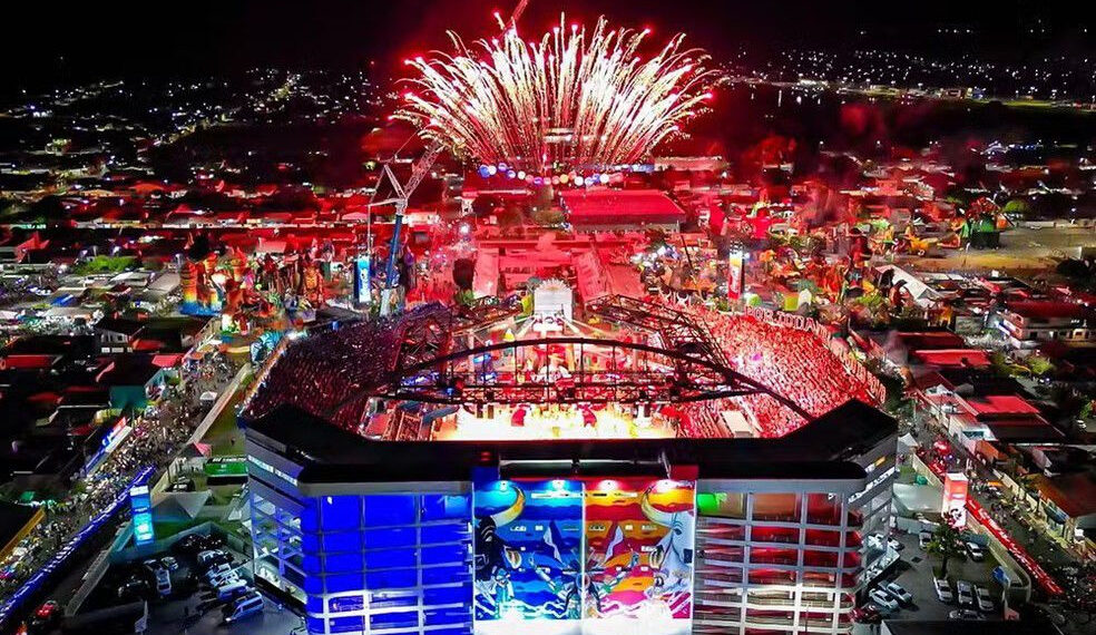 Entre a arena e as ruas, Parintins vive a maior festa da Amazônia