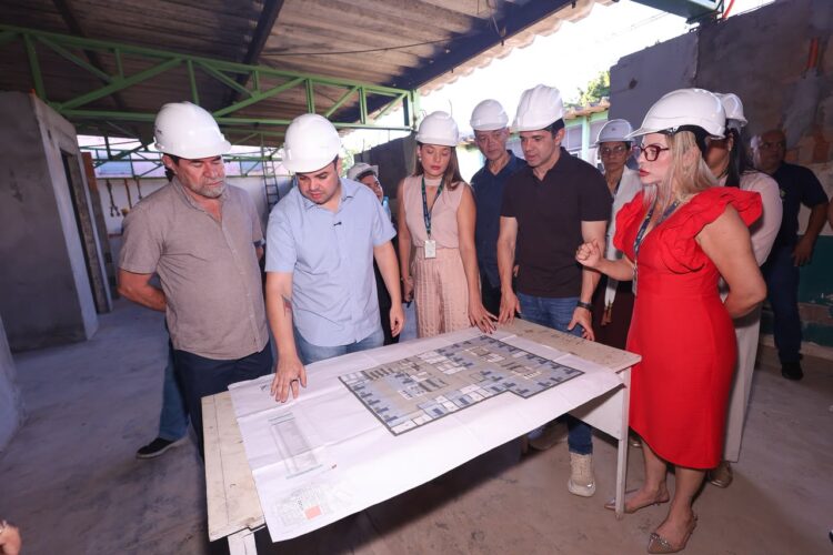 Governador Roberto Cidade acompanha cirurgia telemonitorada e vistoria obras do Hospital Francisca Mendes