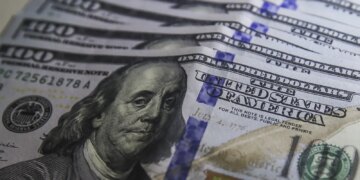 Dólar cai para R$ 5,10, após juros serem mantidos nos EUA