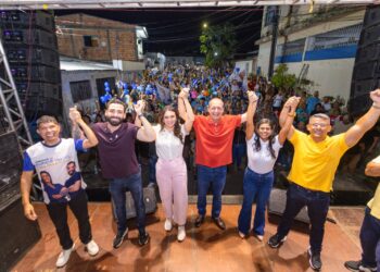 Na Cidade Nova, Omar defende retomada do funcionamento 24 horas das delegacias