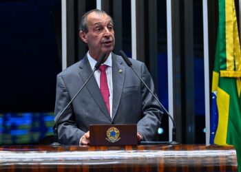 Omar apresenta relatório pelo fim da escala 6×1 e reduz a jornada semanal dos trabalhadores sem redução salarial