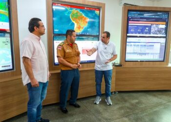 Roberto Cidade fiscaliza ações de combate aos incêndios na capital e no interior do Amazonas