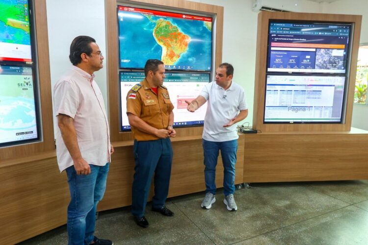 Roberto Cidade fiscaliza ações de combate aos incêndios na capital e no interior do Amazonas
