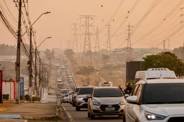 Roberto Cidade determina que órgãos estaduais intensifiquem combate aos incêndios no Amazonas