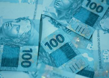 Cédulas de 100 reais em close-up