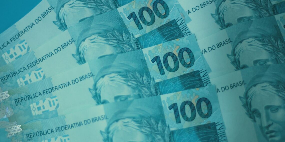 Cédulas de real brasileiro empilhadas