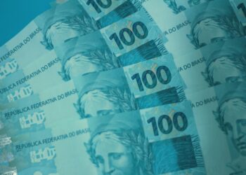 Cédulas de real brasileiro empilhadas