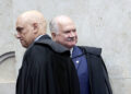 Os ministros Alexandre de Moraes e Edson Fachin durante sessão no Supremo Tribunal Federal