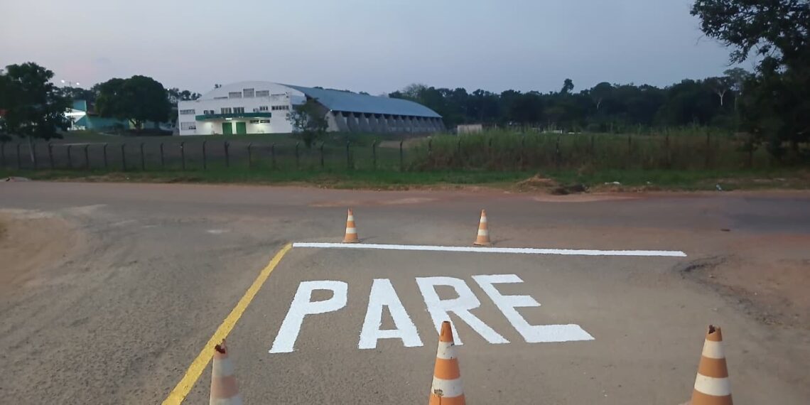 Prefeitura de Maués inicia sinalização viária no bairro Senador