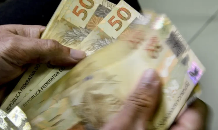 Cédulas e moedas de real brasileiro