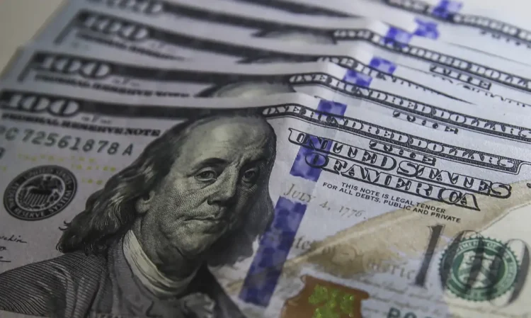 Cédulas e moeda de dólar americano